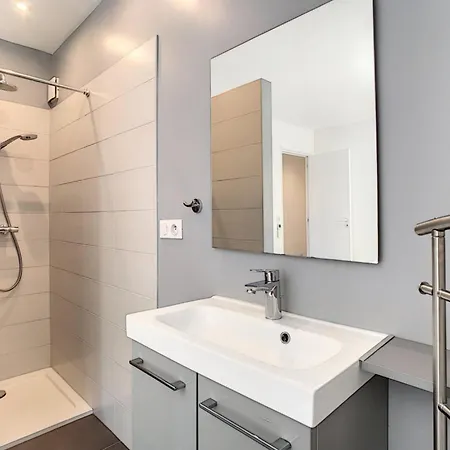 Berlioz Garden - Jardin,free Parking,ac,wifi Apartamento